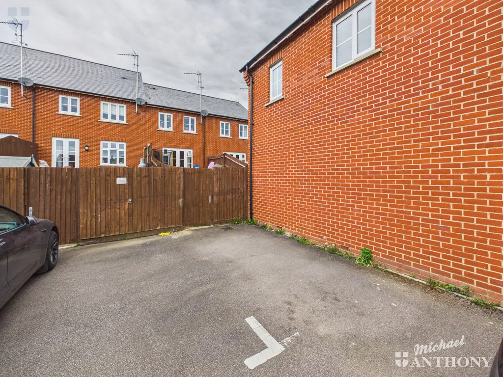Beeston Lane, Aylesbury, HP19 9DR, photo 9