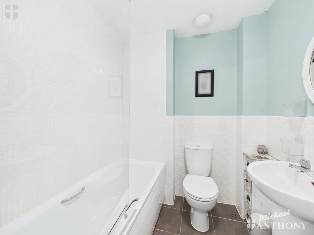 Beeston Lane, Aylesbury, HP19 9DR, photo 6