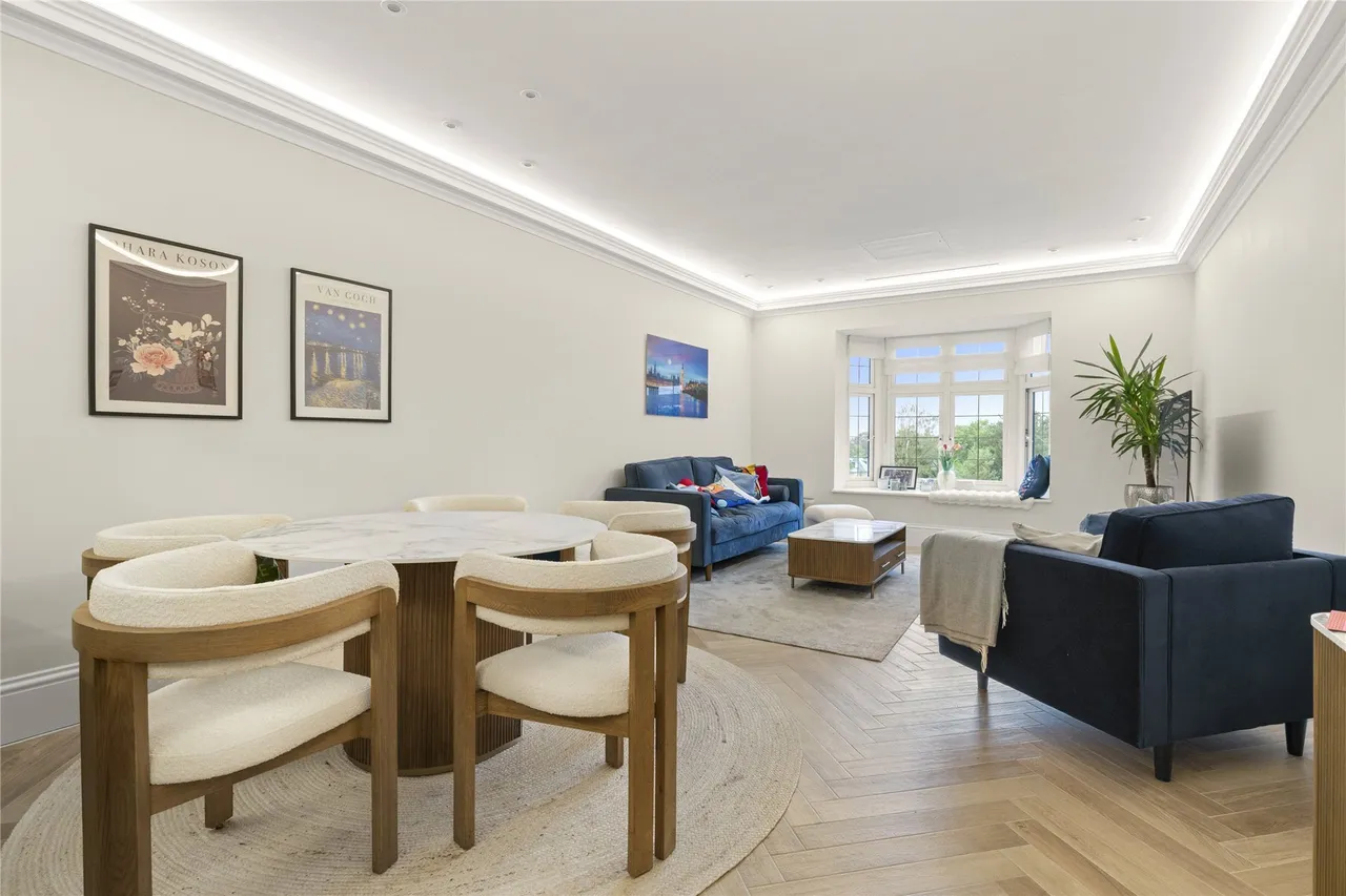 Holtwood Road, Oxshott, KT22, photo 3