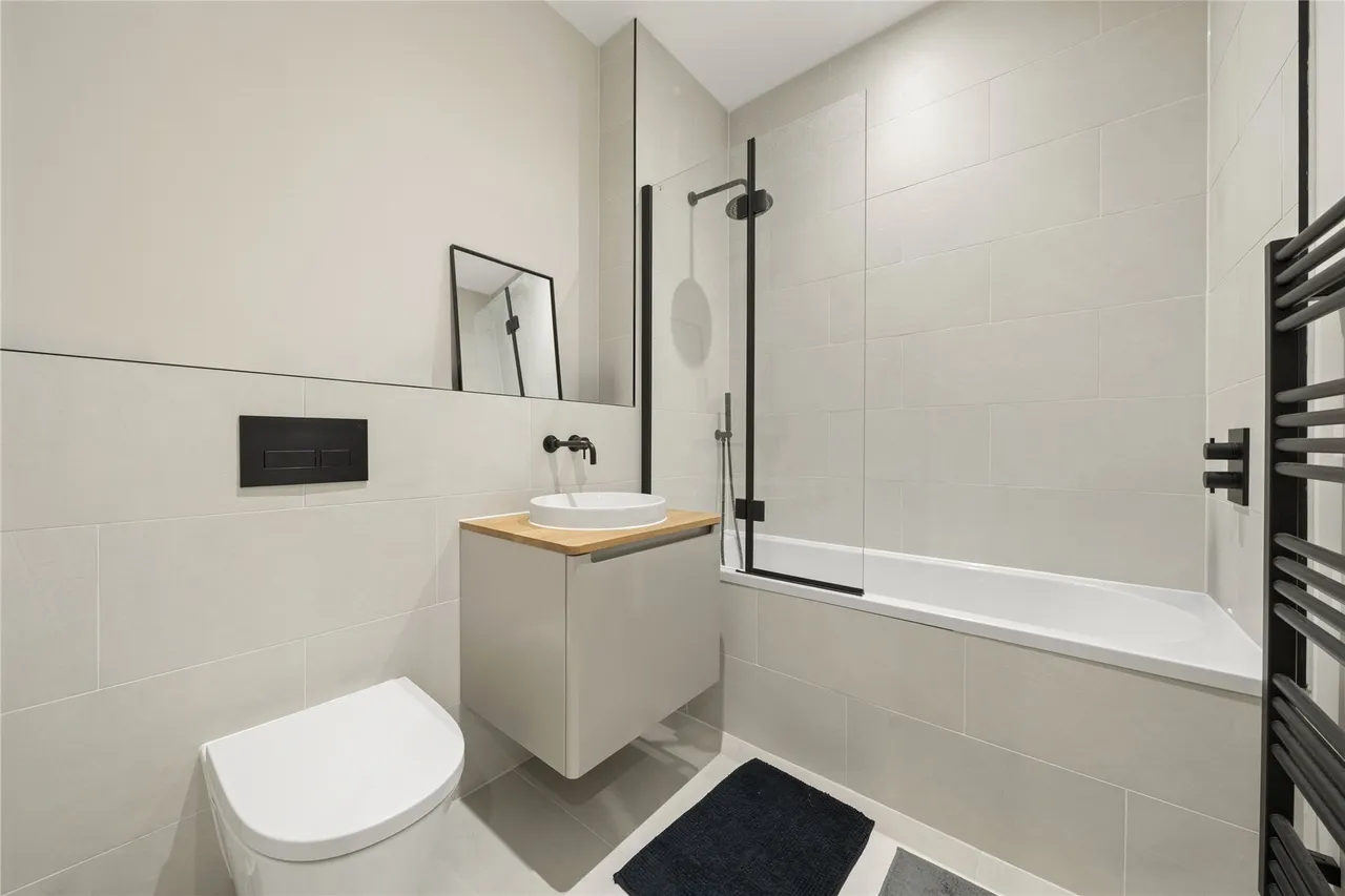 Holtwood Road, Oxshott, KT22, photo 8