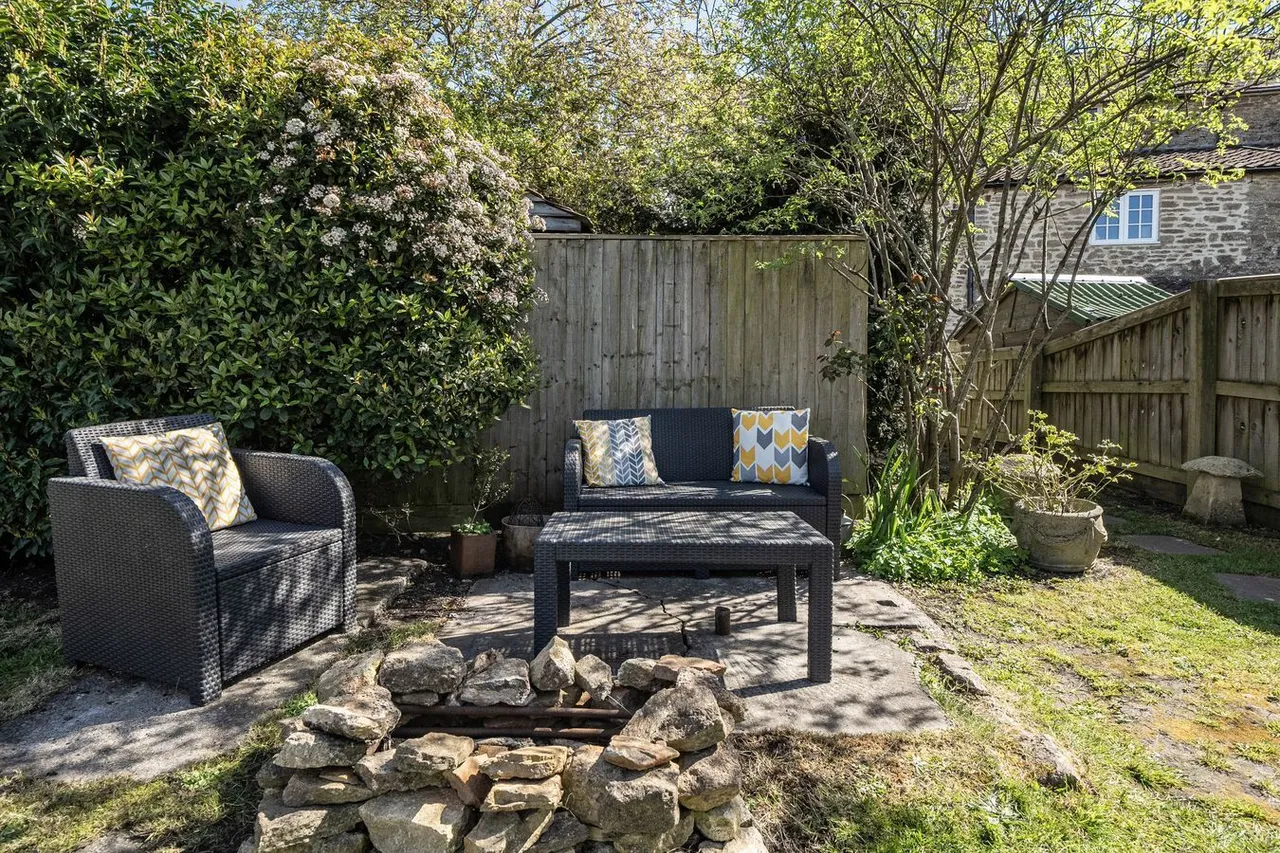 High Street, Rode, BA11, photo 8