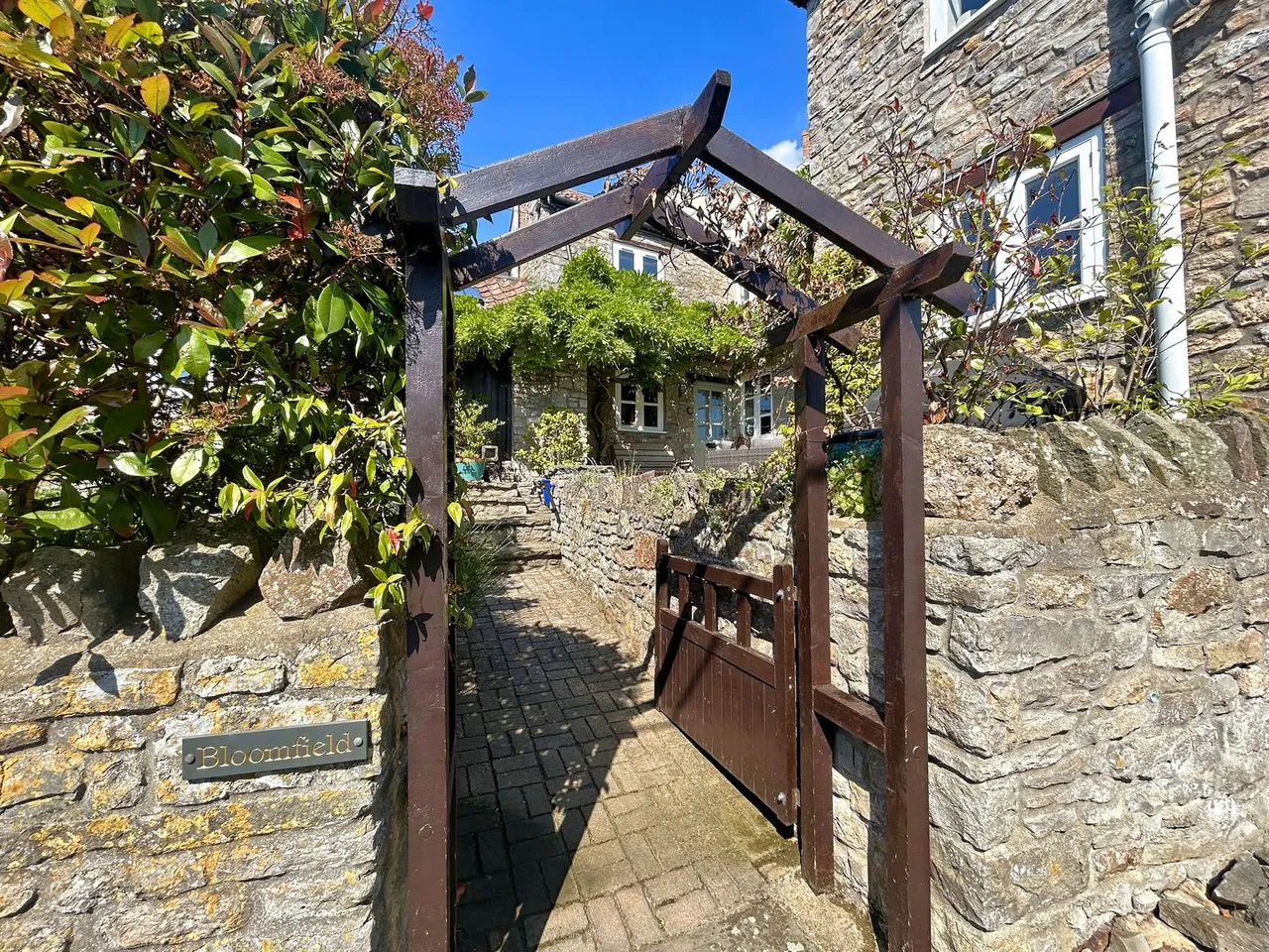 Bloomfield, Church Hill, photo 22