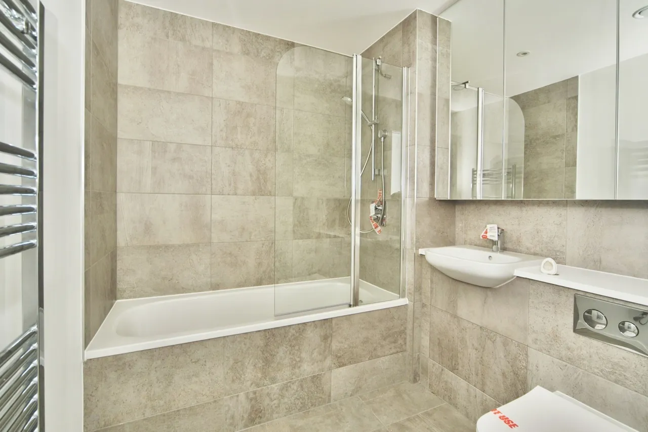 Vernal Way, London, N18, photo 22