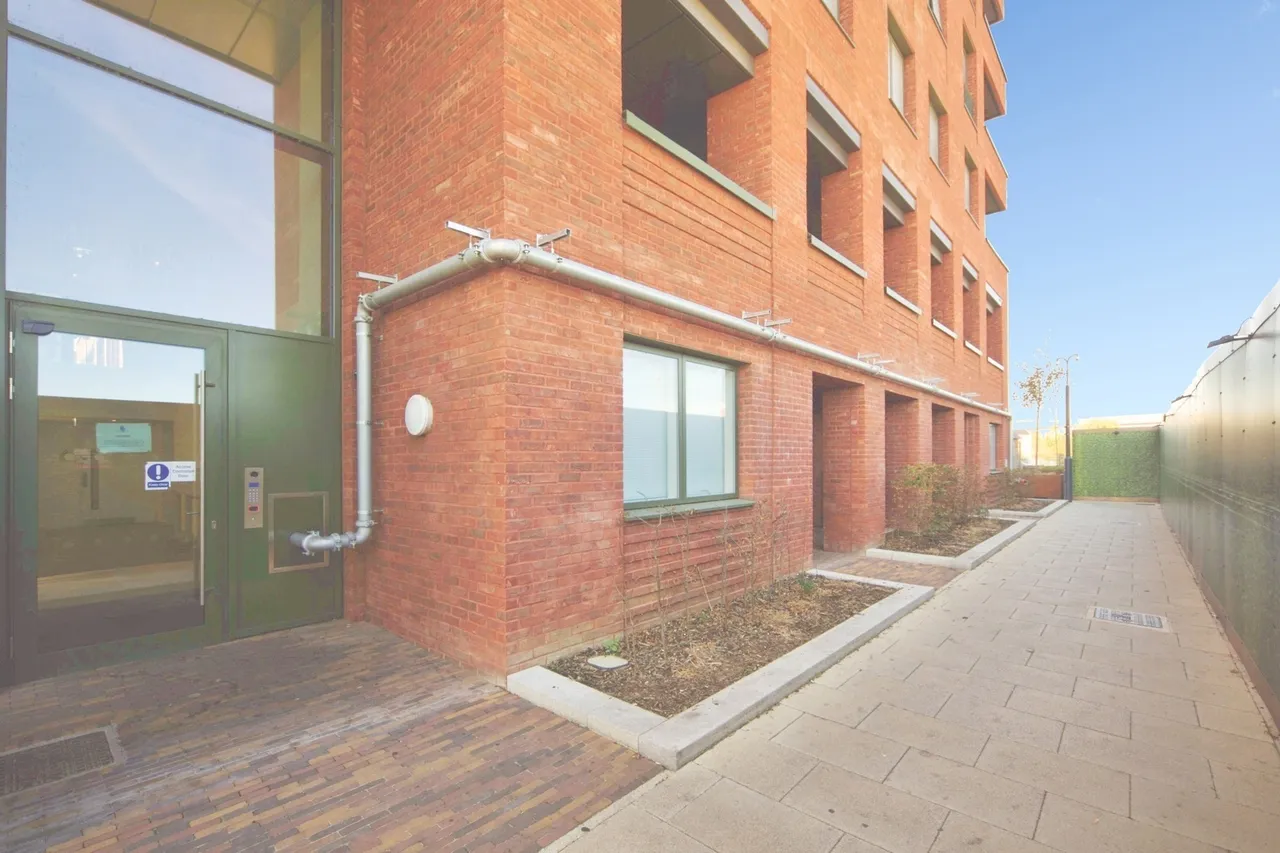Vernal Way, London, N18, photo 29