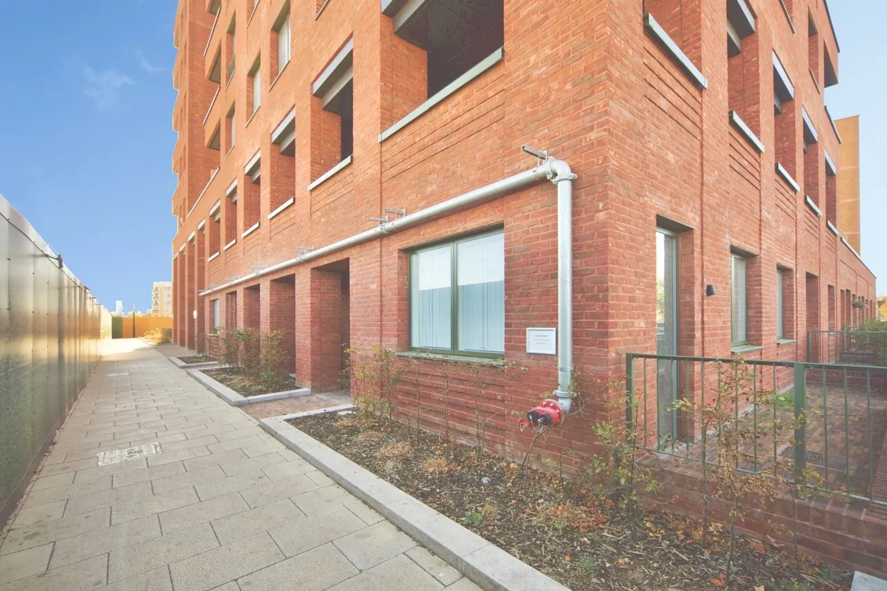 Vernal Way, London, N18, photo 2
