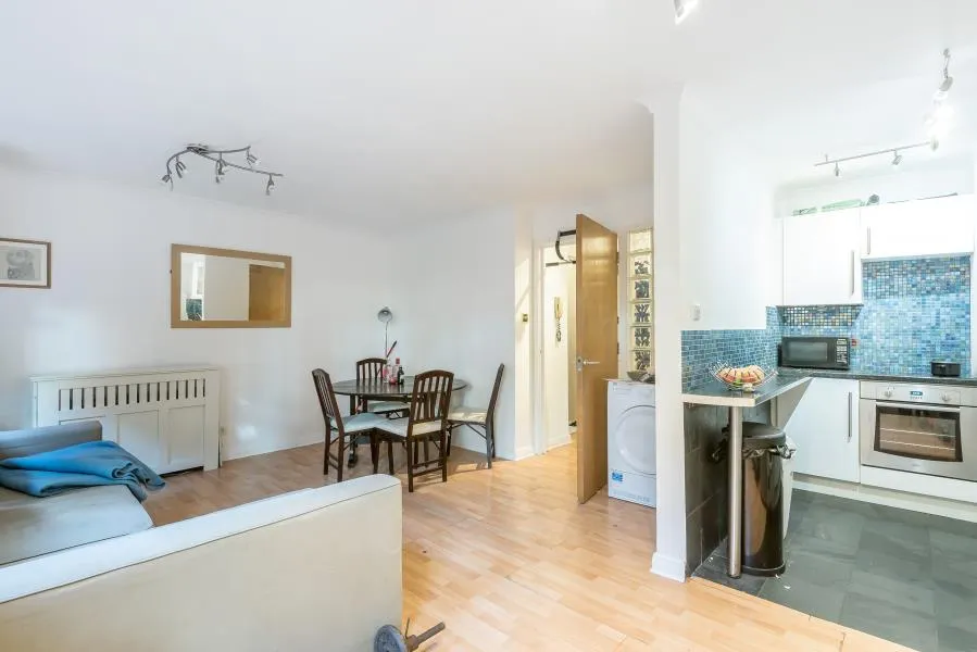 1 bed flat to rent, High Street, Guildford, GU1