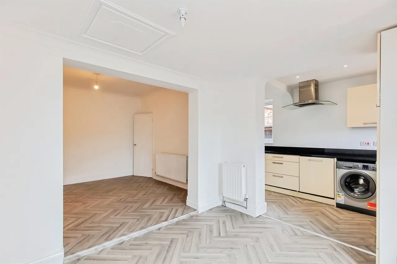 Newark Avenue, Peterborough, PE1, photo 5