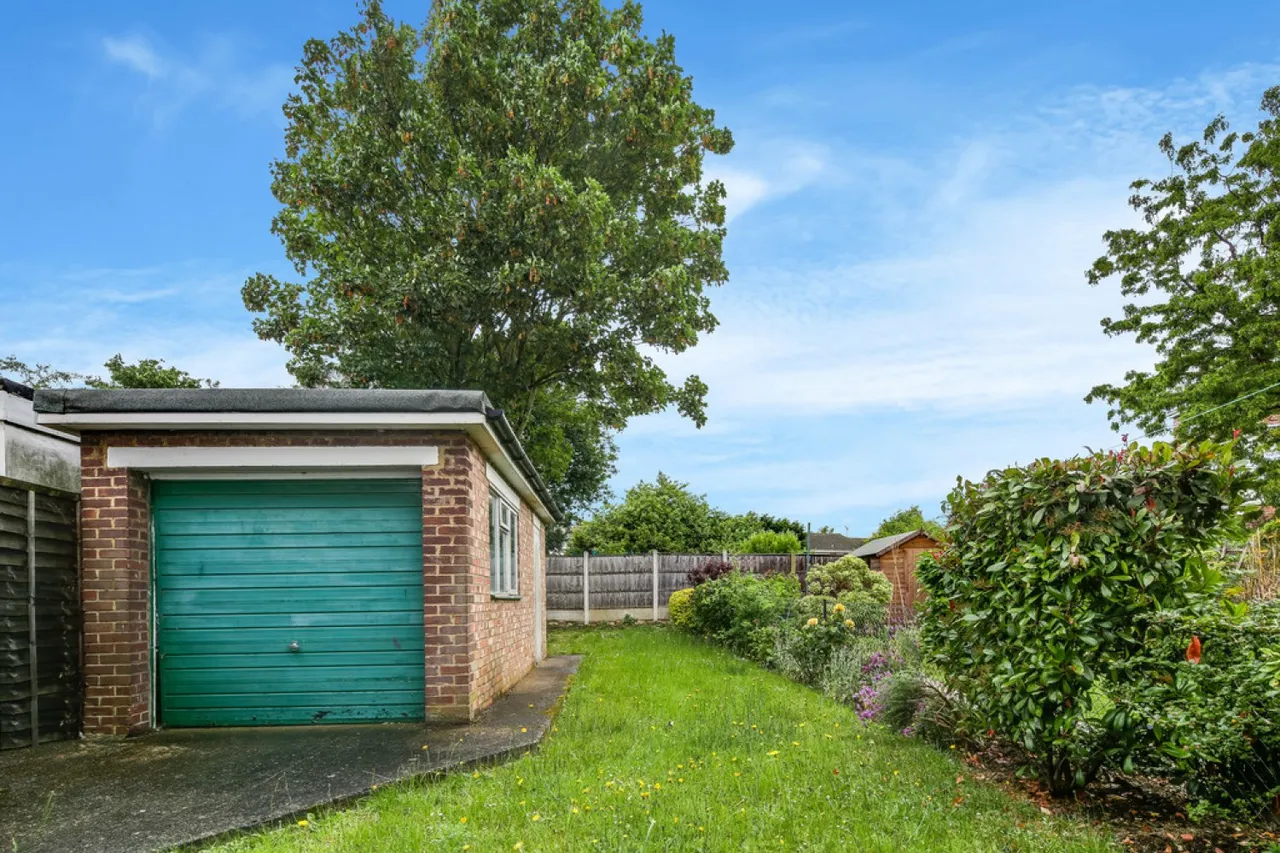 Lorne Gardens, Wanstead, photo 4