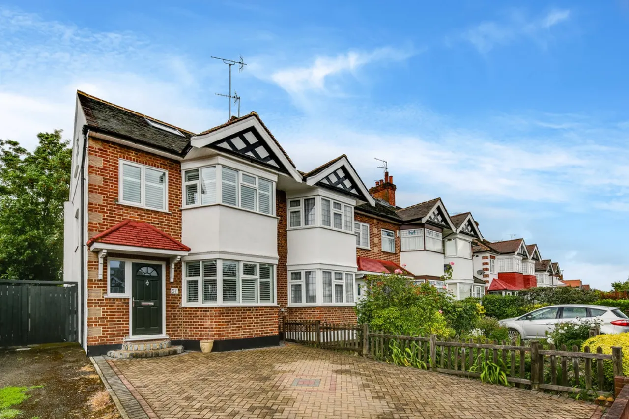 4 bed house for sale — Lorne Gardens, Wanstead