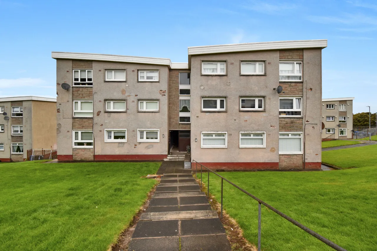2 bed flat to rent — 2 Bedroom Lower Flat To Let