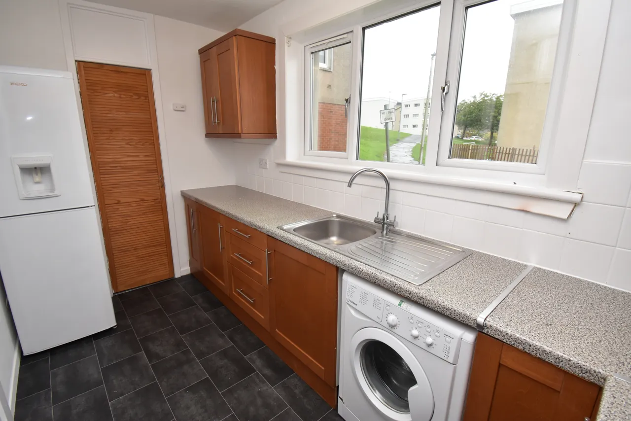 2 Bedroom Lower Flat To Let, photo 4