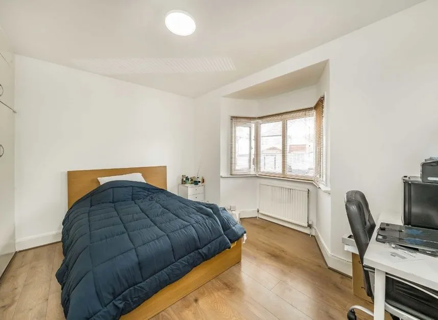 Alderton Crescent, Hendon, NW4, photo 3