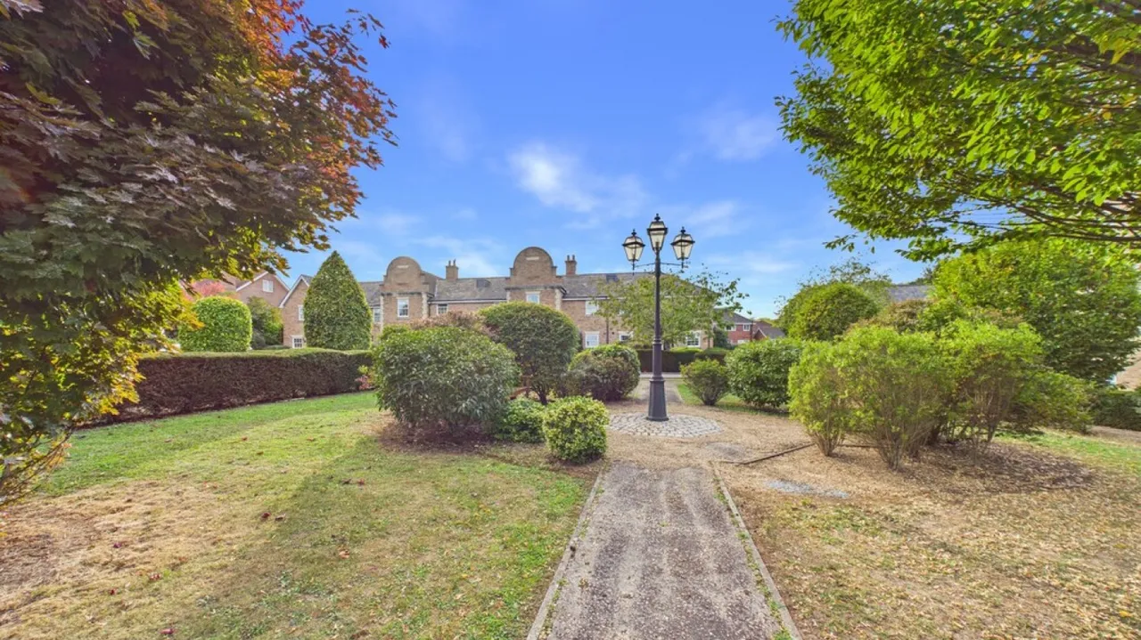 Cobb Close, Bury St Edmunds, IP32, photo 4