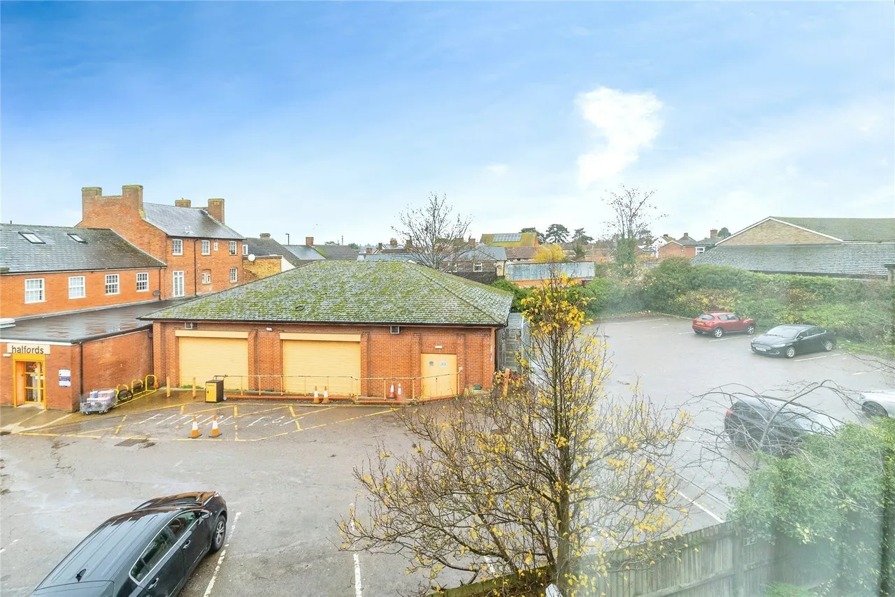 Hamilton Court, Lammas Walk, Leighton Buzzard, Bedfordshire, LU7, photo 14