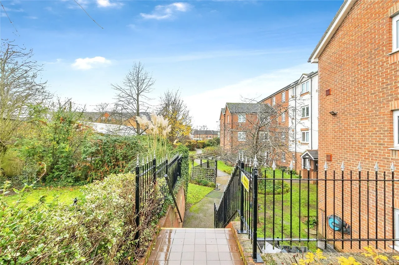 Hamilton Court, Lammas Walk, Leighton Buzzard, Bedfordshire, LU7, photo 19