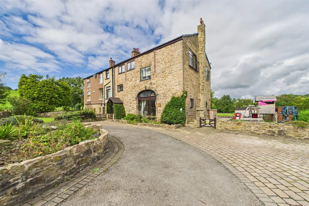 3 bed equestrian facility for sale, The Barn, Woodend Fold, SK6
