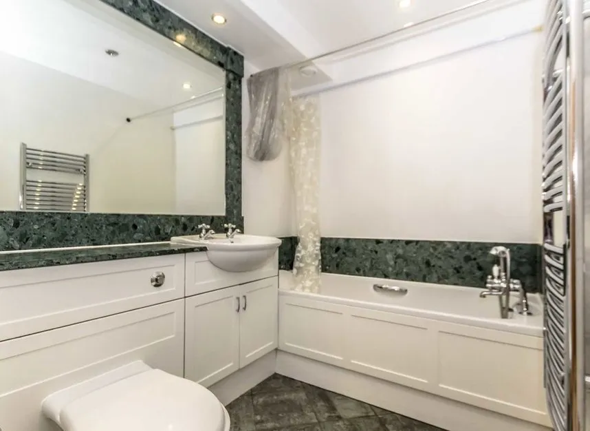 High Street, Brentford, TW8, photo 6