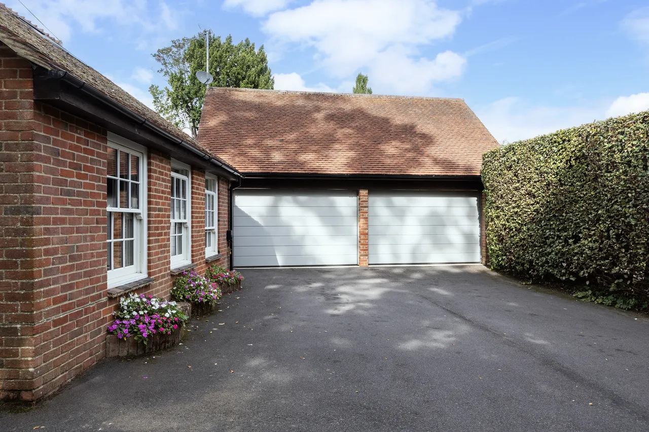 Chawton, GU34, photo 21