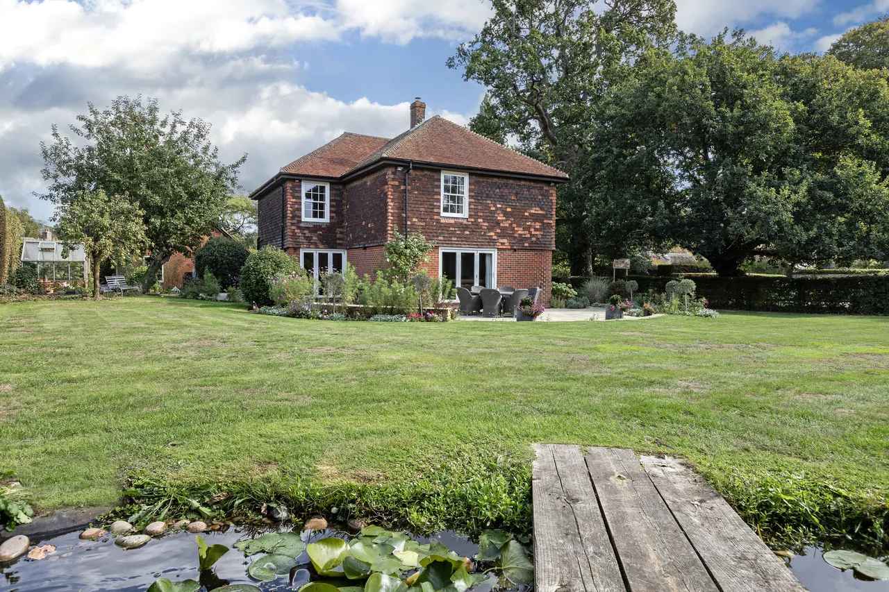 Chawton, GU34, photo 4