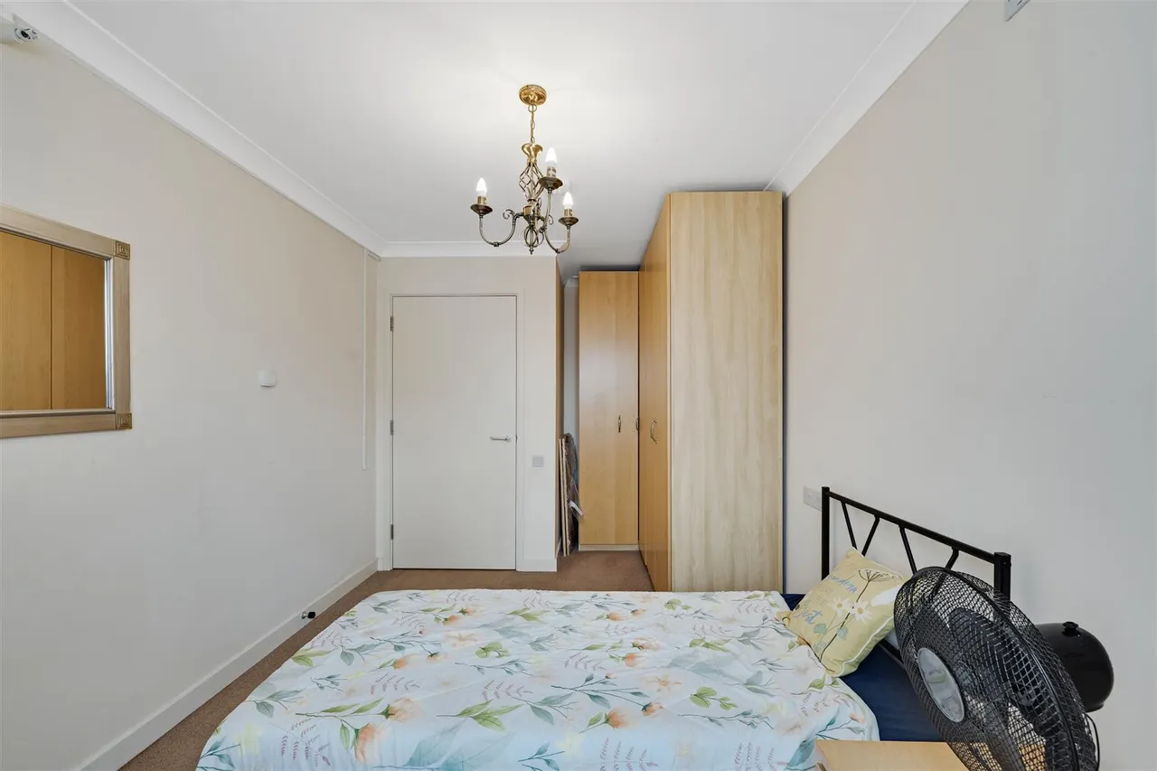 Dean Road, Hampton, TW12, photo 6