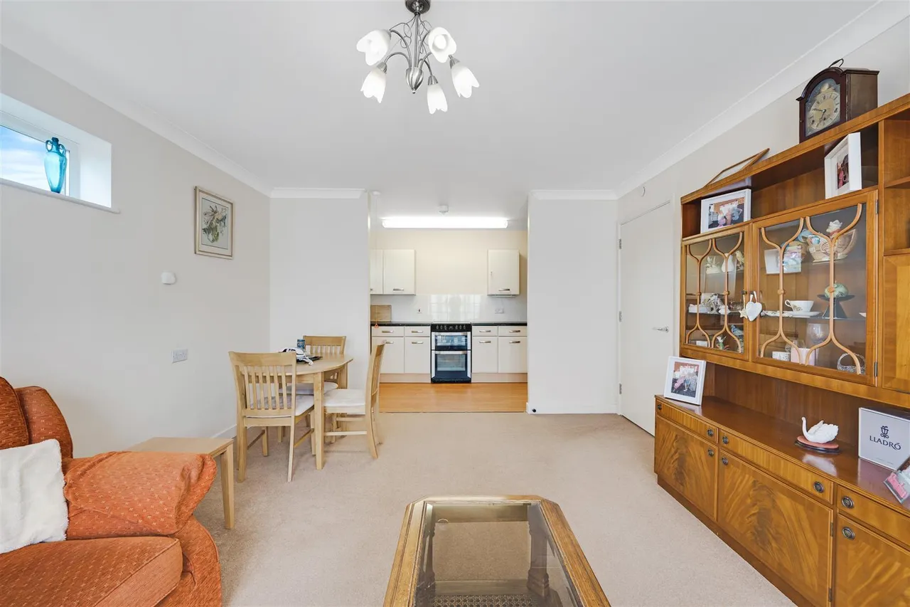 Dean Road, Hampton, TW12, photo 5