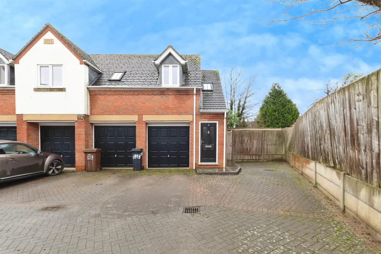 2 bed property for sale, Marshall Lake Road, Shirley, B90