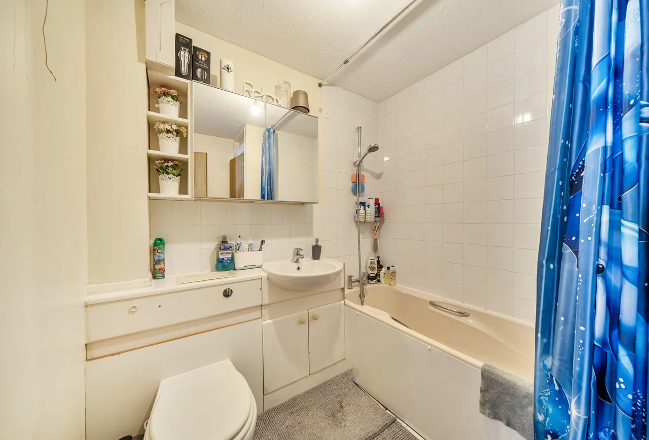 Pasteur Close, London, NW9 5HZ, photo 6