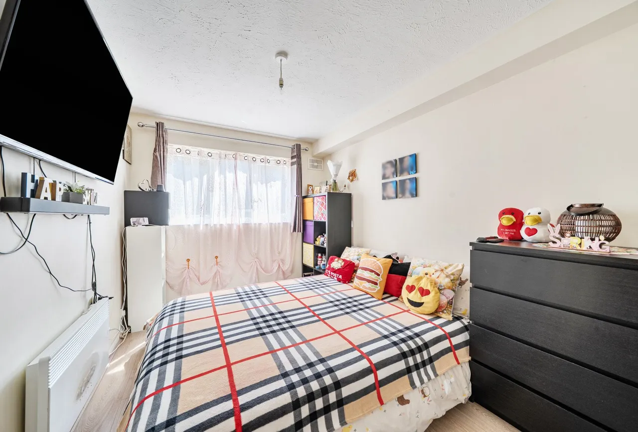 Pasteur Close, London, NW9 5HZ, photo 9