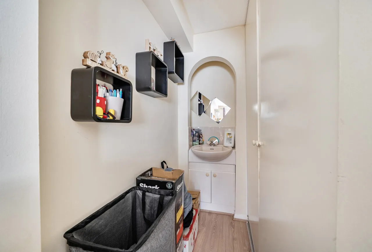 Pasteur Close, London, NW9 5HZ, photo 7