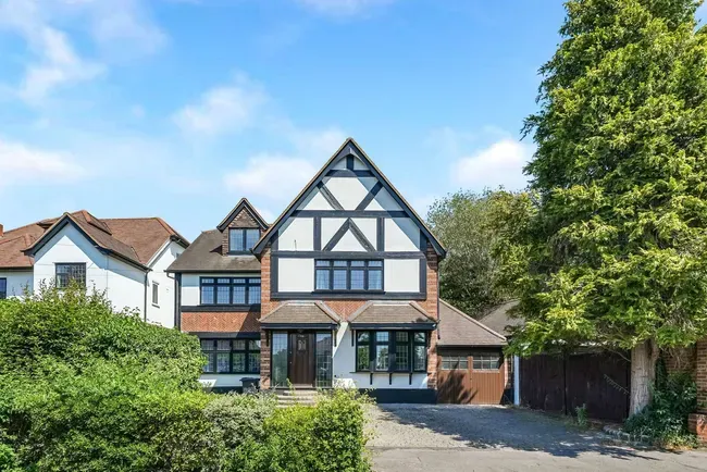 6 bed property for sale — The Dell, Woodford Green, IG8