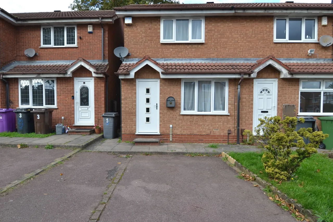 2 bed property to rent, Shayler Grove, Wolverhampton, WV2