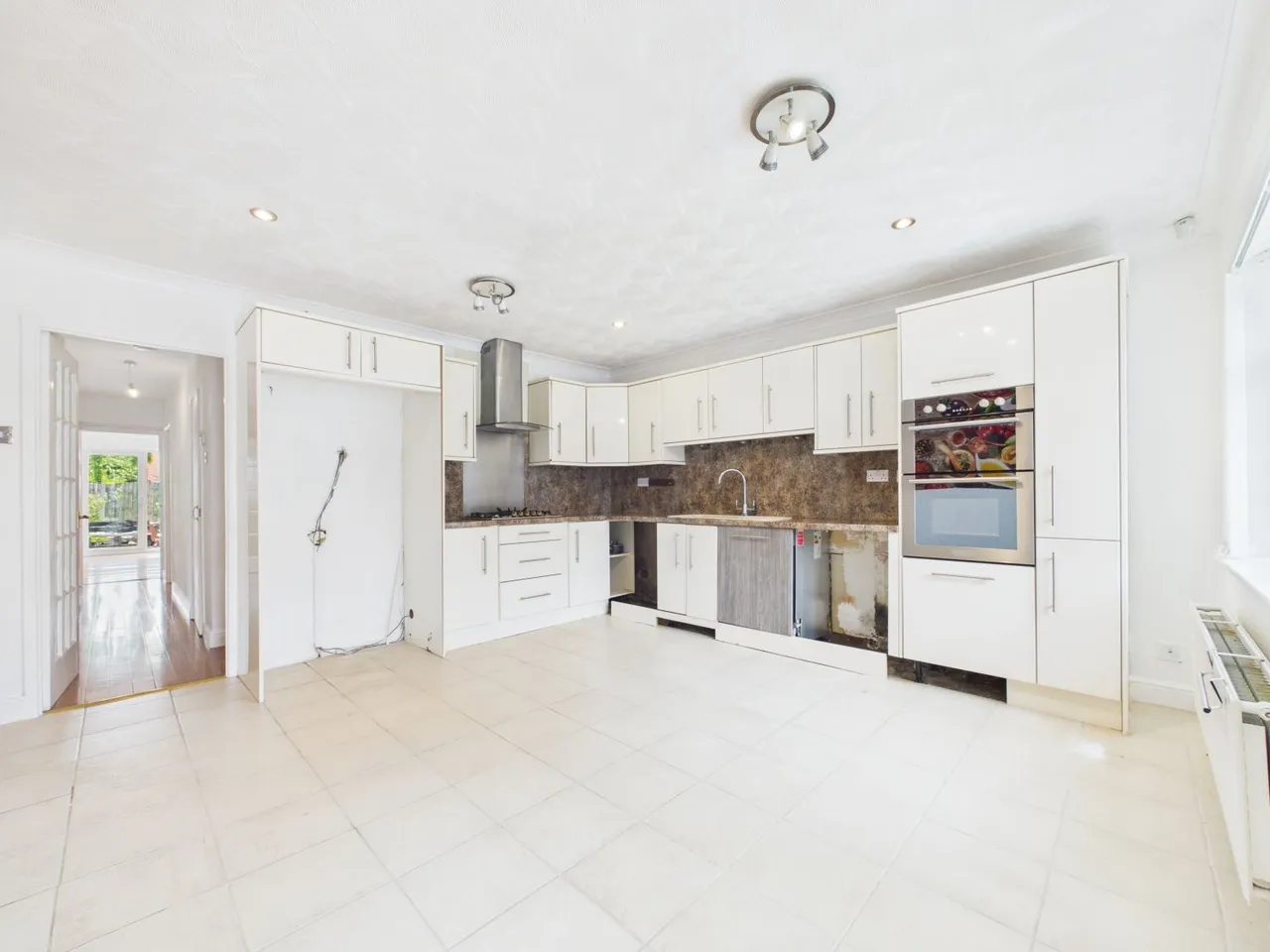 Forest Close, Wakefield, WF1, photo 6