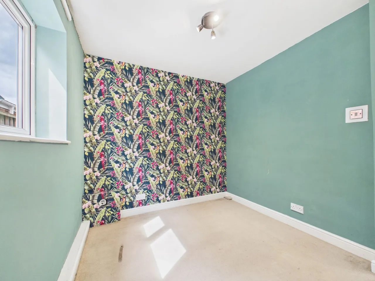 Forest Close, Wakefield, WF1, photo 13