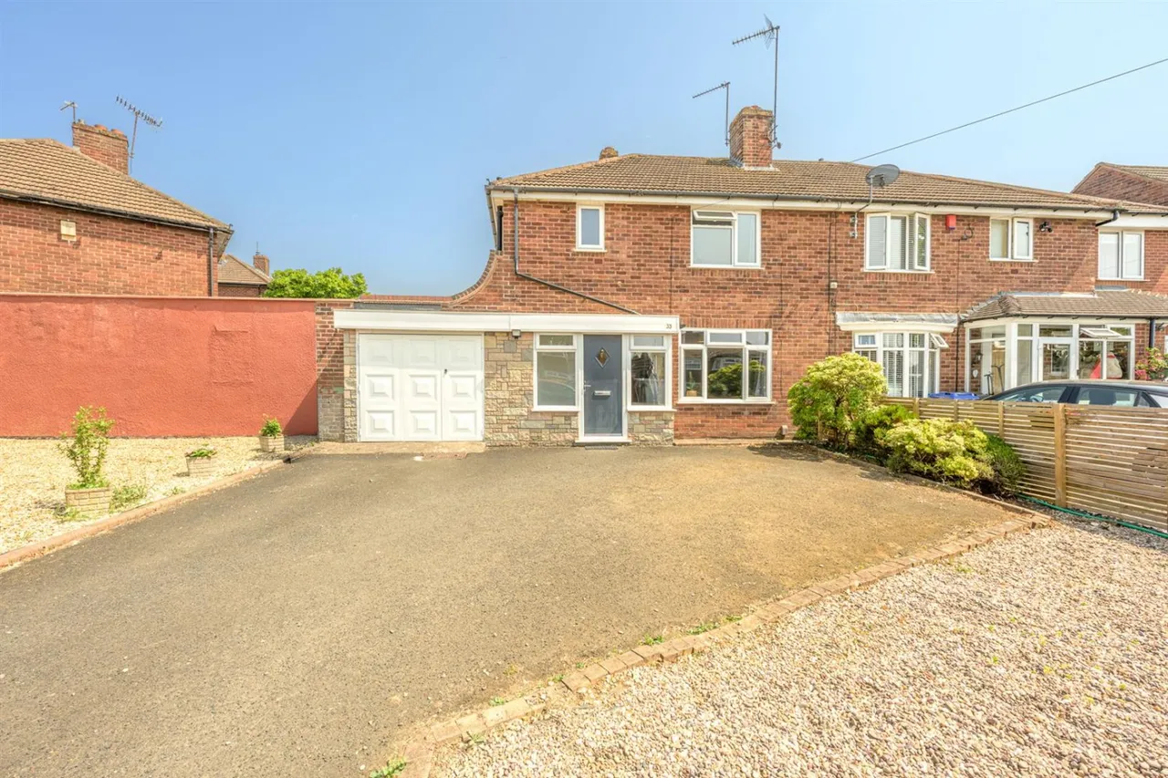 3 bed house for sale — Bassnage Road, Halesowen, B63 4EY