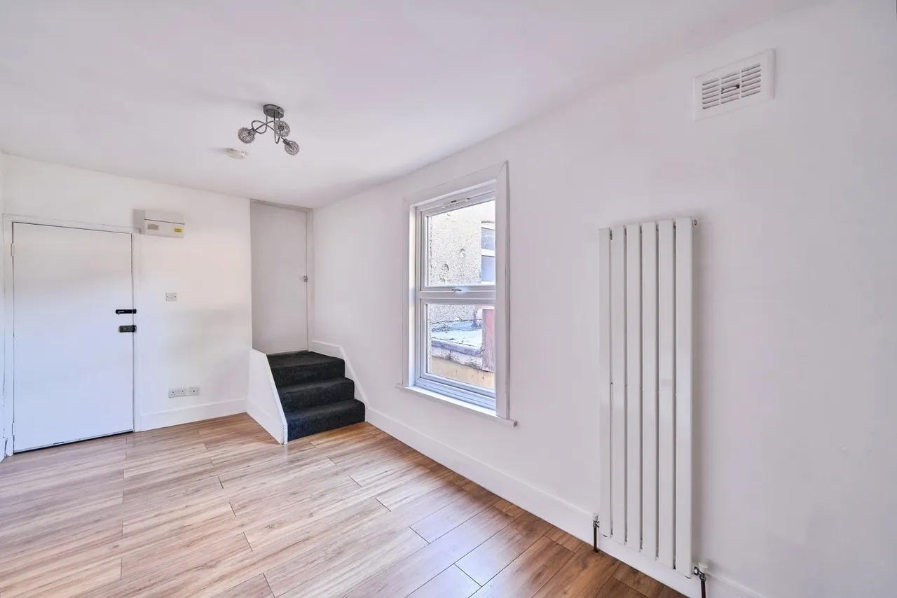 High Road Leytonstone, London, E11, photo 6
