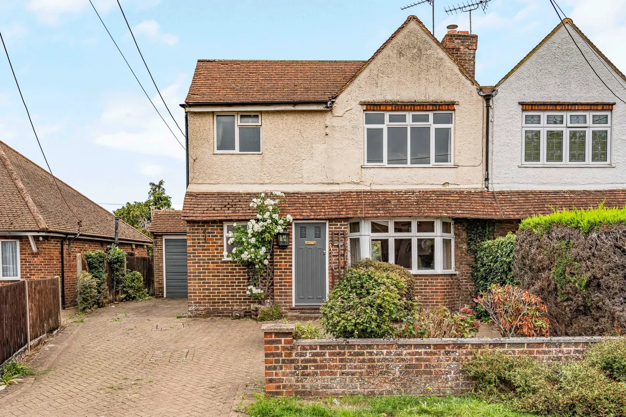 3 bed house for sale, Manor Road, Ash, GU12