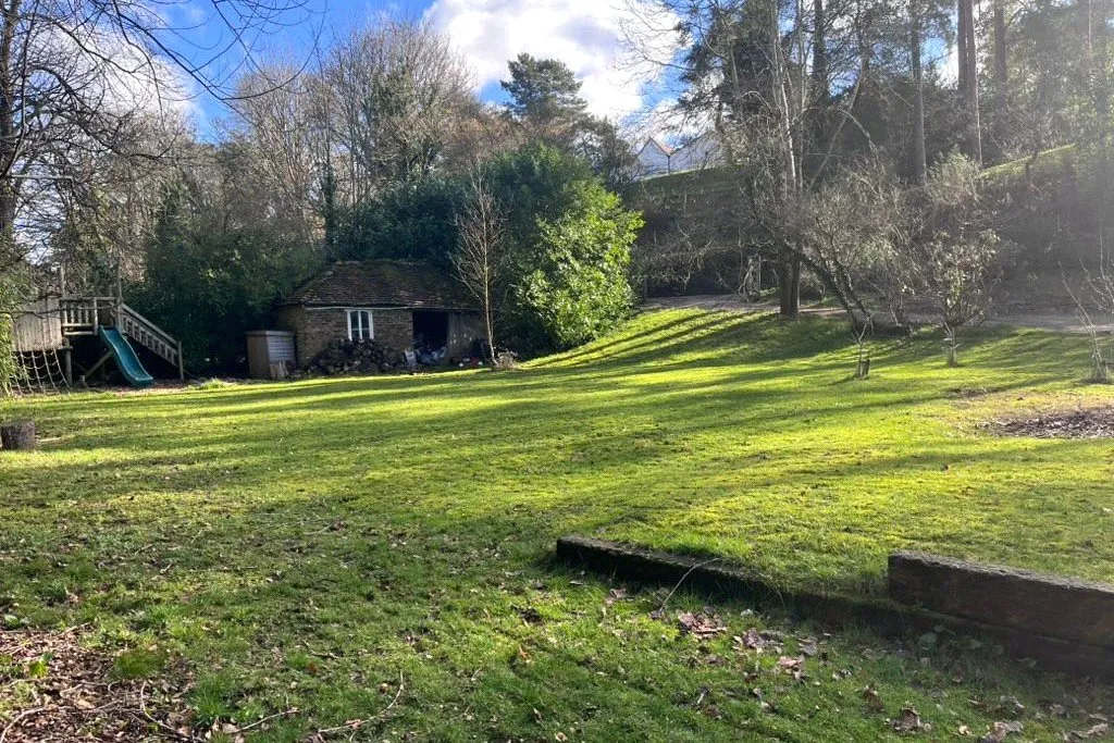 Upper Bourne Lane, Wrecclesham, Farnham, Surrey, GU10 4RG, photo 12