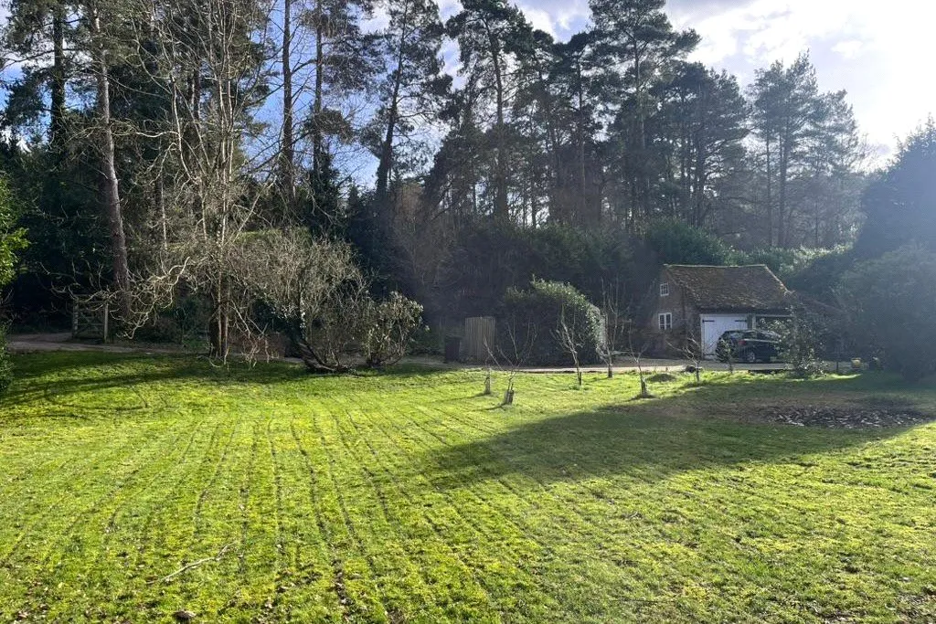 Upper Bourne Lane, Wrecclesham, Farnham, Surrey, GU10 4RG, photo 19