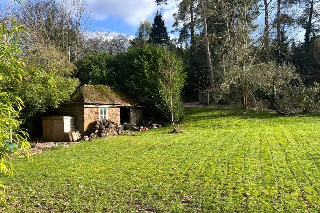Upper Bourne Lane, Wrecclesham, Farnham, Surrey, GU10 4RG, photo 9