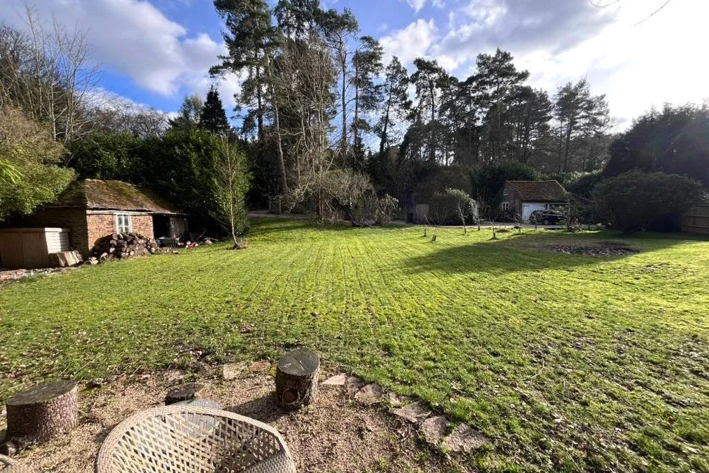 Upper Bourne Lane, Wrecclesham, Farnham, Surrey, GU10 4RG, photo 18