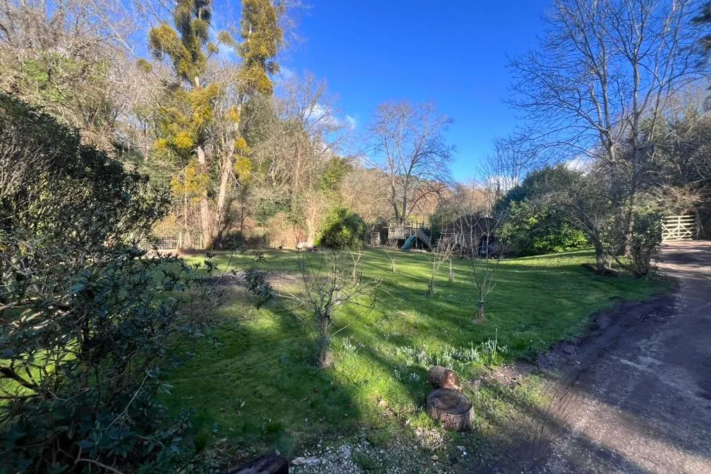 Upper Bourne Lane, Wrecclesham, Farnham, Surrey, GU10 4RG, photo 13