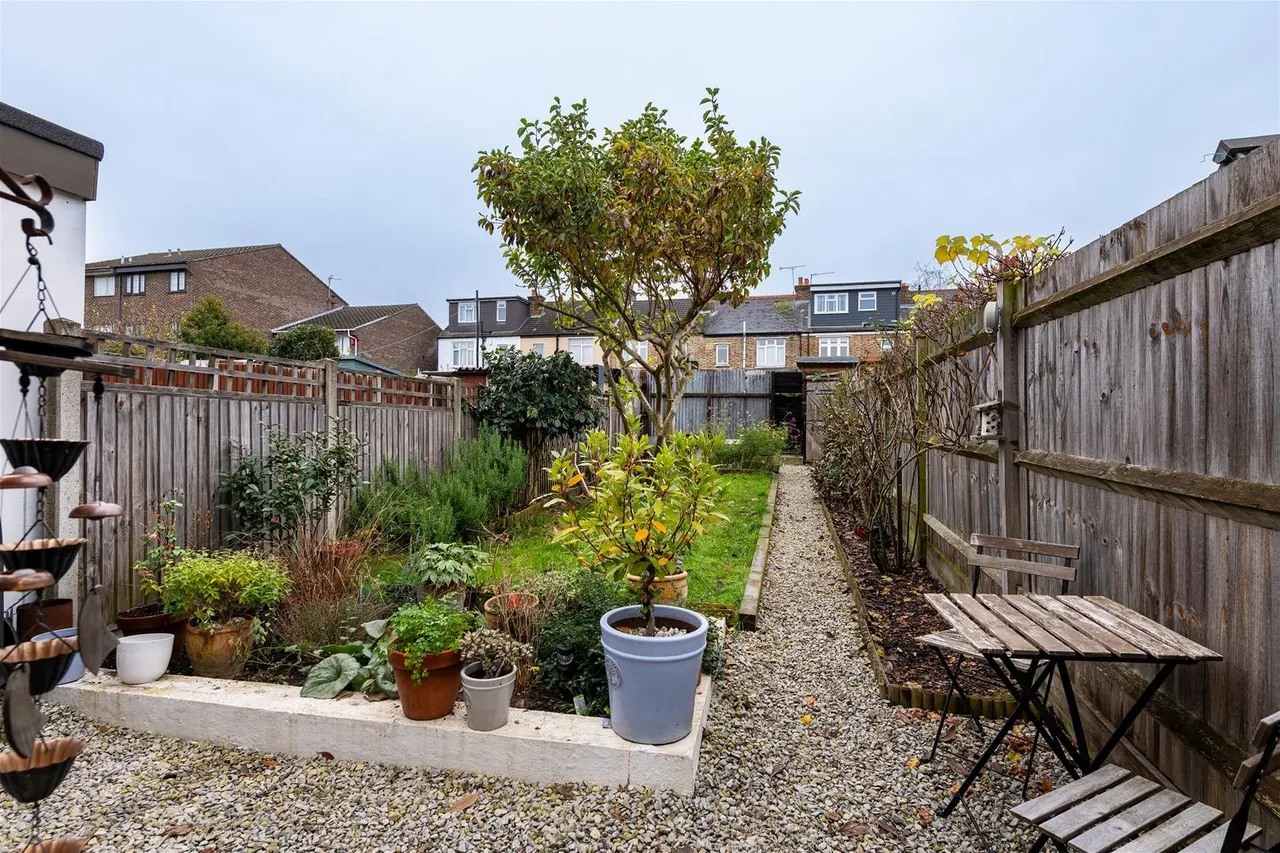Portland Avenue, Gravesend DA12 5HE, photo 8
