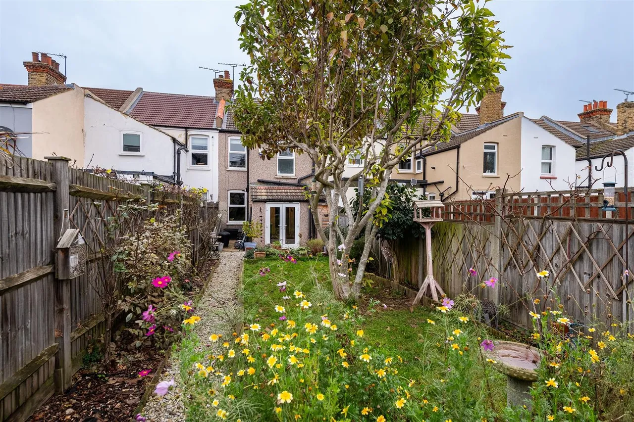 Portland Avenue, Gravesend DA12 5HE, photo 9
