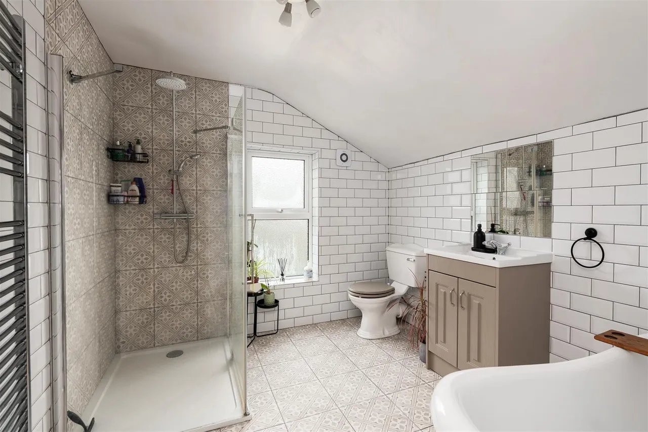 2 bed house for sale — Portland Avenue, Gravesend DA12 5HE