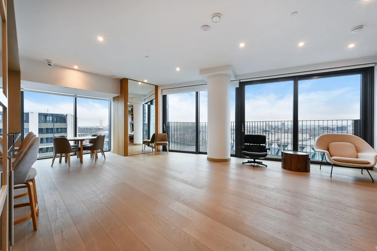 3 bed flat for sale, Embassy Gardens, London, SW11
