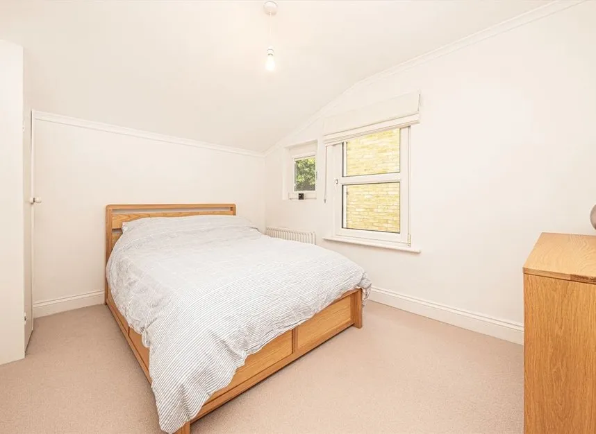 High Street, Hampton, TW12, photo 7