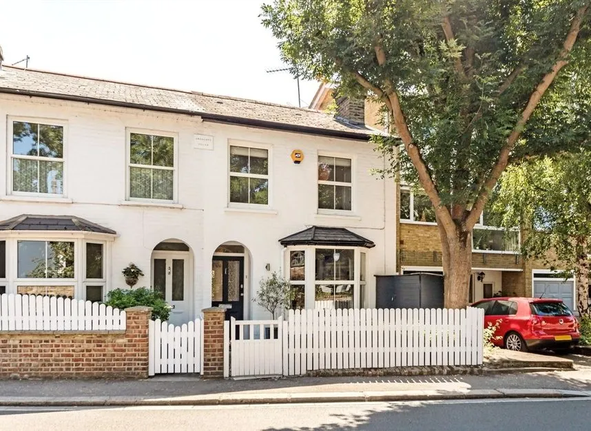 3 bed house for sale — High Street, Hampton, TW12