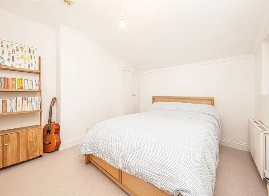 High Street, Hampton, TW12, photo 8