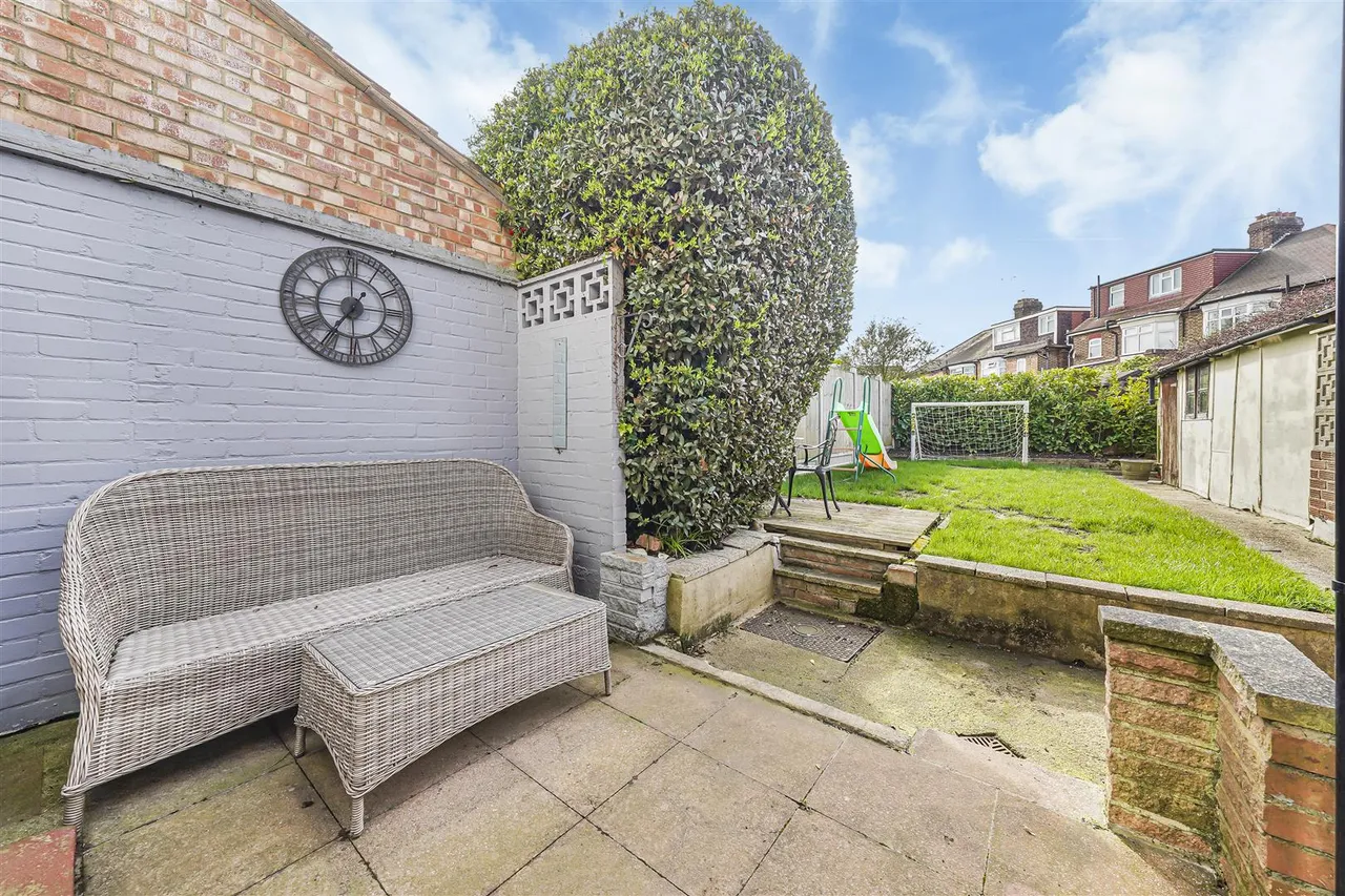 Fairlight Close, North Chingford, E4 6PB, photo 9