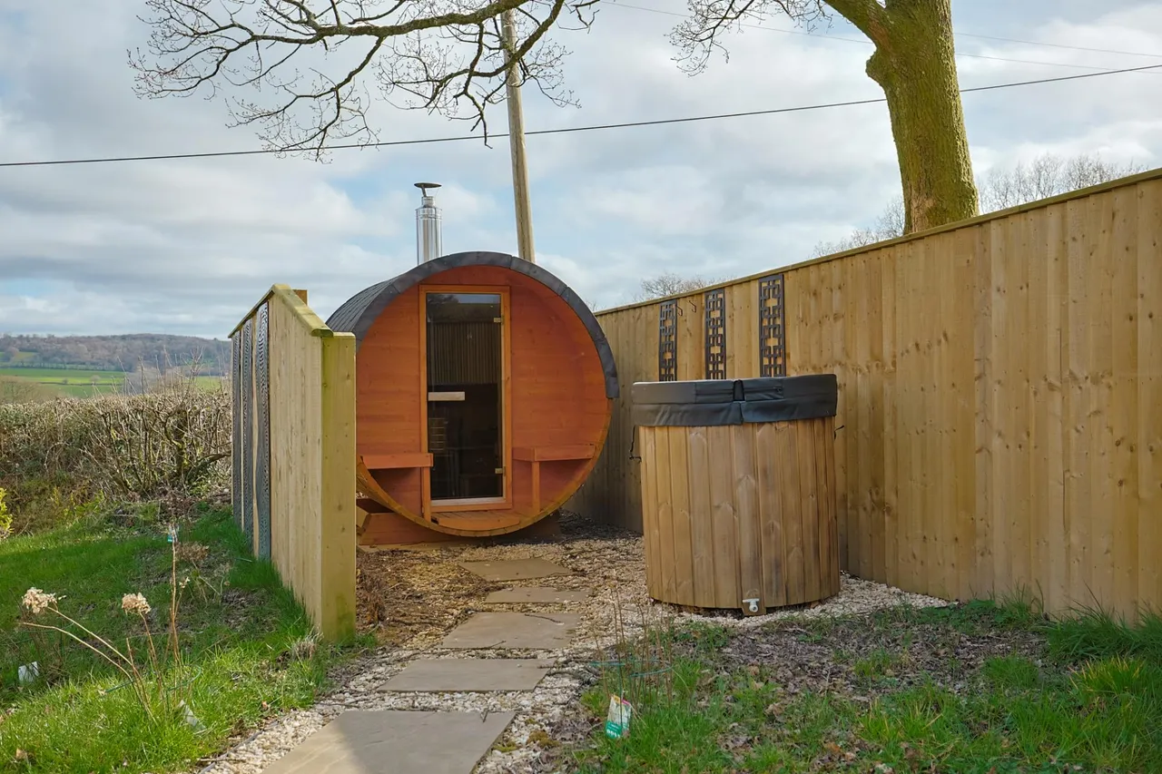 Pedrheol, Llanddarog, photo 45